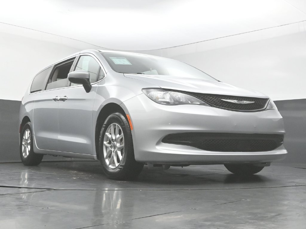 Used 2022 Chrysler Voyager LX FWD image 46