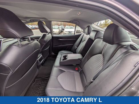 Used 2018 Toyota Camry SE w/ Moonroof Package image 29