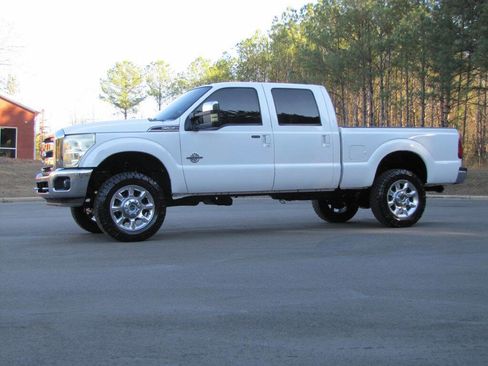 Used 2015 Ford F250 Lariat w/ Lariat Ultimate Package image 3