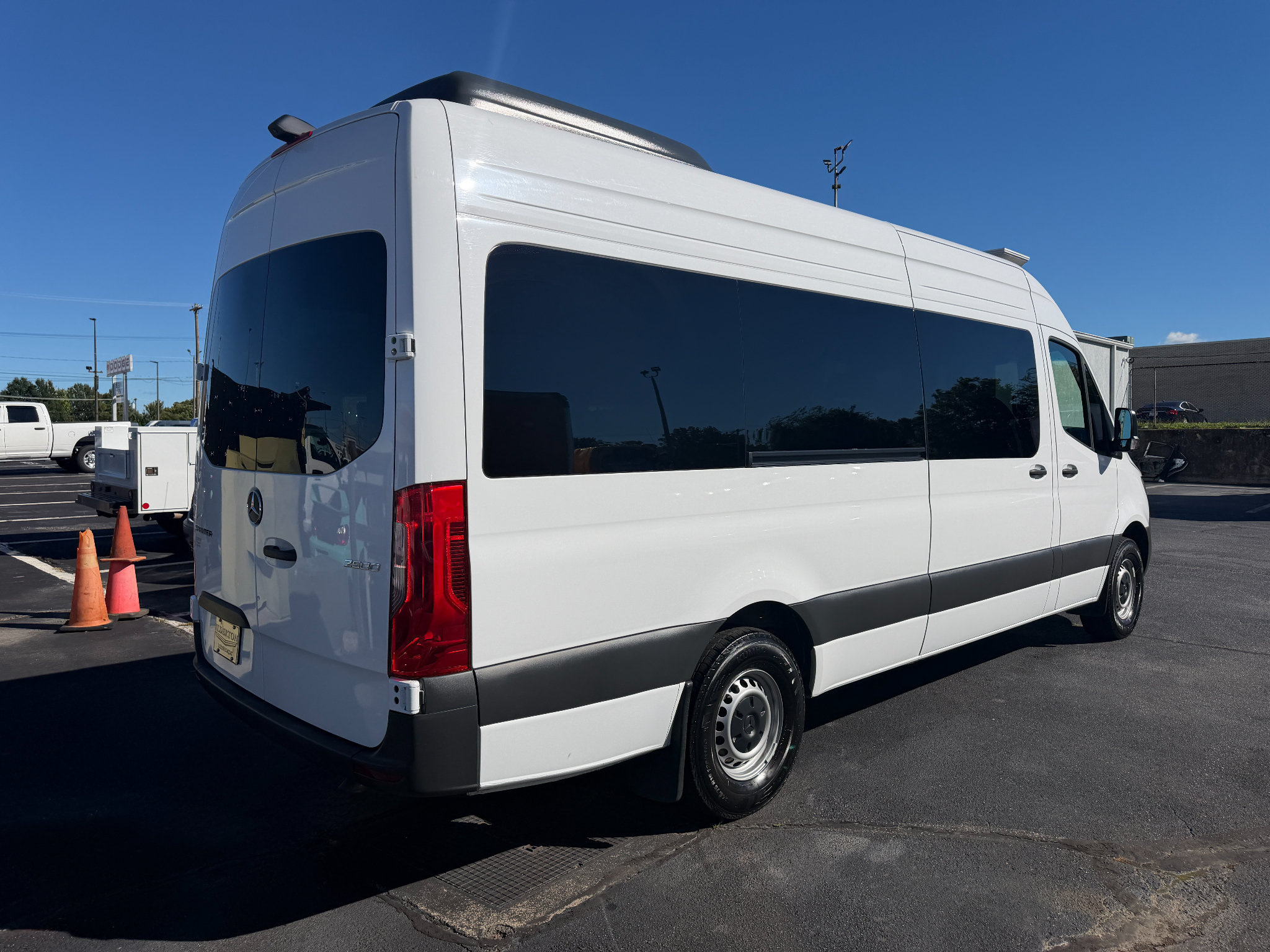 Used 2025 Mercedes-Benz Sprinter 2500 image 4