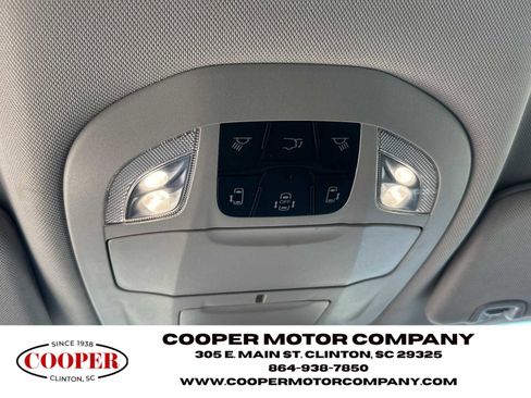 Used 2023 Chrysler Pacifica Touring-L image 22
