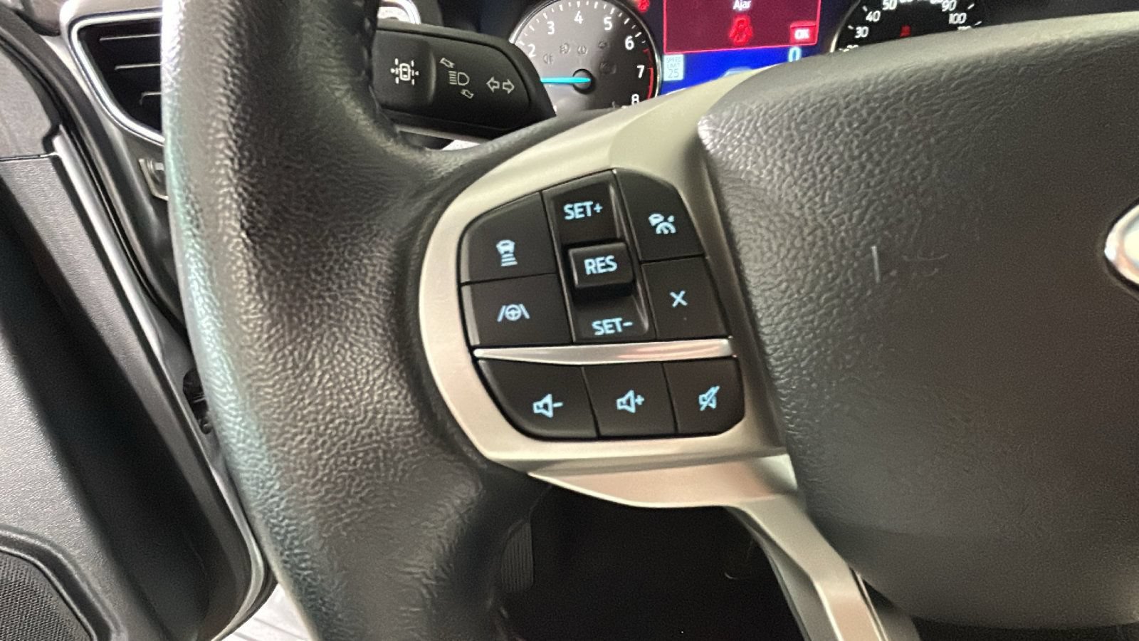 Used 2022 Ford Explorer XLT AWD/4WD image 18