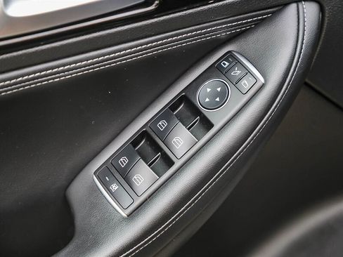 Used 2017 INFINITI QX30 image 28