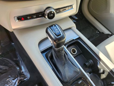 Used 2017 Volvo XC90 T5 Momentum w/ Vision Package image 28