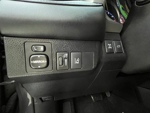 Used 2018 Toyota RAV4 XLE AWD/4WD image 30