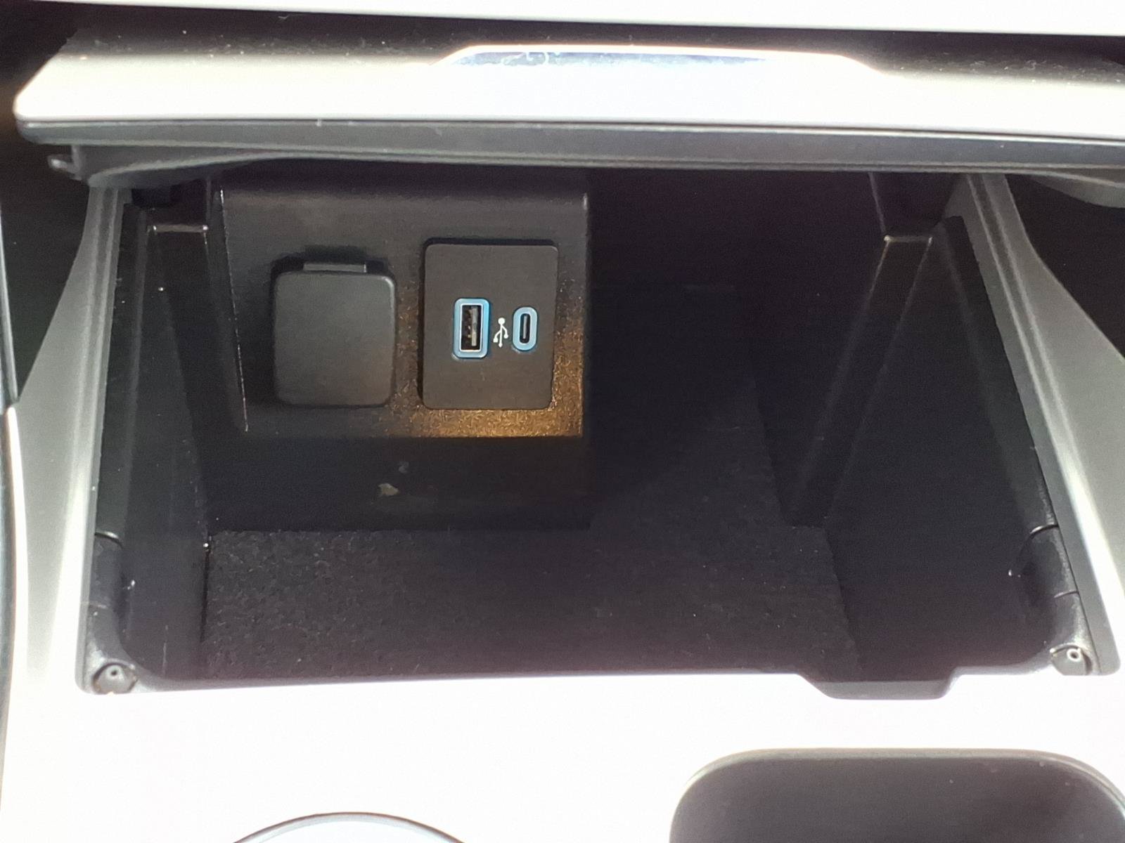 Used 2023 Ford Explorer XLT AWD/4WD image 21