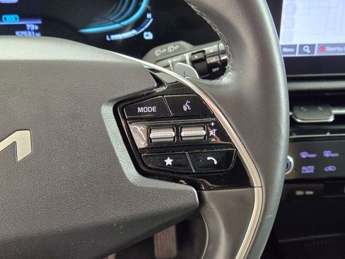 Used 2023 Kia Niro EX FWD image 26