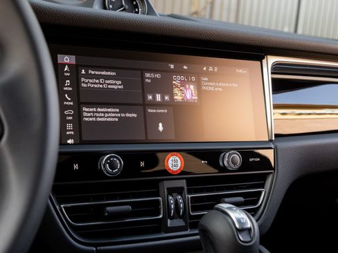 Certified 2026 Porsche Macan AWD/4WD image 24