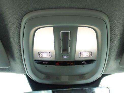 Used 2025 Volvo XC40 B5 Plus AWD/4WD image 28
