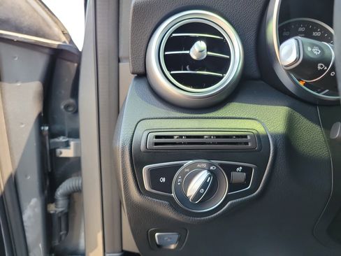 Used 2020 Mercedes-Benz GLC 300 w/ Premium Package image 20