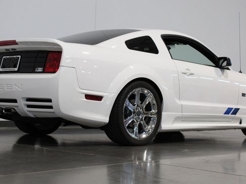 Used 2005 Ford Mustang GT RWD image 35