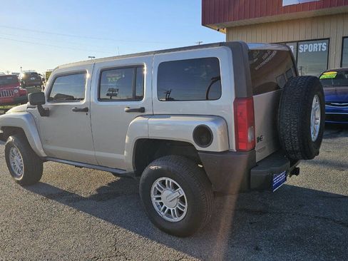 Used 2009 HUMMER H3 image 2