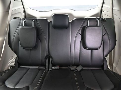 Used 2023 Chrysler Pacifica Touring-L FWD image 14