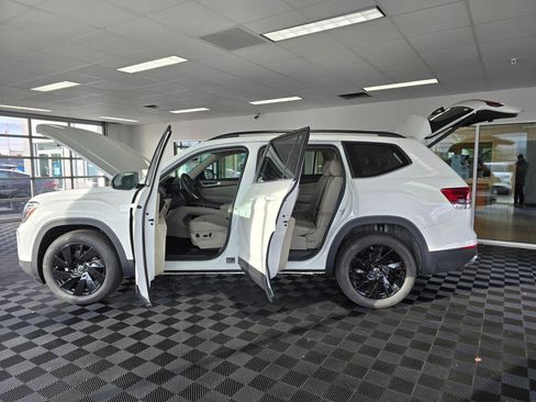 New 2024 Volkswagen Atlas SE image 14