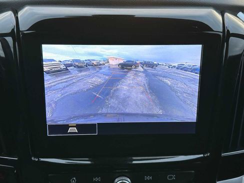 Used 2022 Chevrolet Traverse LT image 30