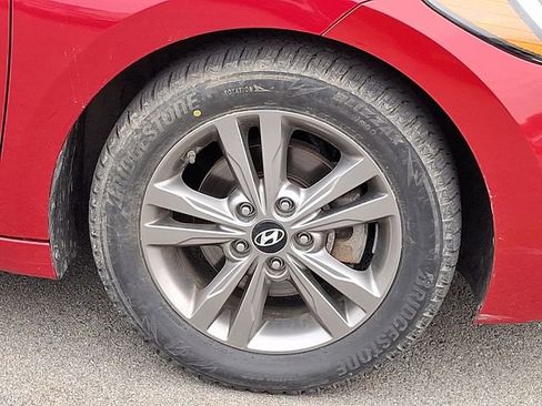Used 2017 Hyundai Elantra SE image 8