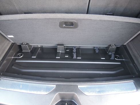 Used 2022 Cadillac Escalade Premium Luxury image 34