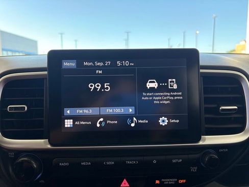 Used 2024 Hyundai Venue SEL FWD image 9