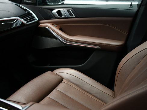 Used 2021 BMW X5 M50i w/ Premium Package image 34