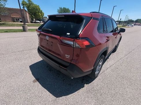 Used 2025 Toyota RAV4 XLE AWD/4WD image 5