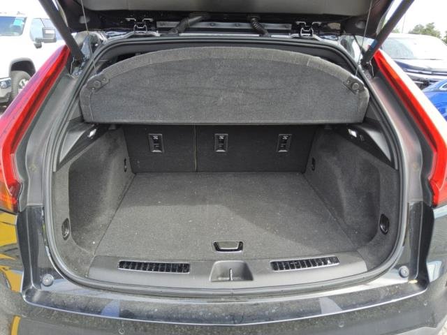 Used 2024 Cadillac XT4 Premium Luxury w/ Cold Weather Package FWD image 3