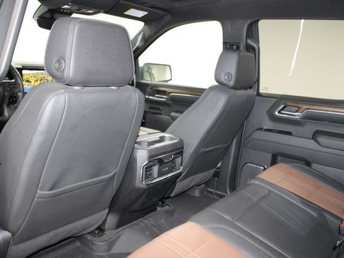 Used 2024 Chevrolet Silverado 1500 High Country w/ Technology Package AWD/4WD image 27