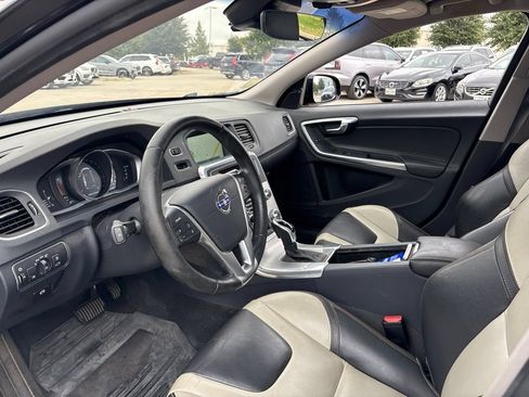 Used 2017 Volvo V60 T5 Cross Country w/ Convenience Package AWD/4WD image 17