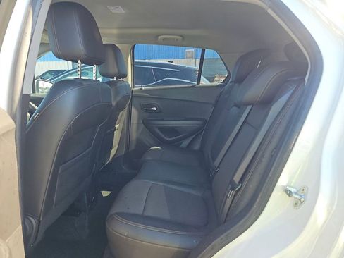 Used 2022 Chevrolet Trax LT w/ Driver Confidence Package image 8