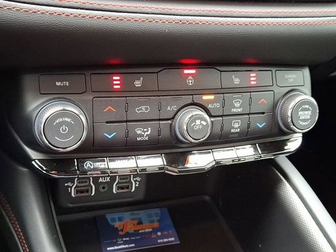 Certified 2025 Dodge Durango GT image 19