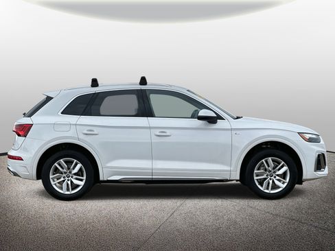 Used 2023 Audi Q5 2.0T Premium w/ Convenience Package image 6
