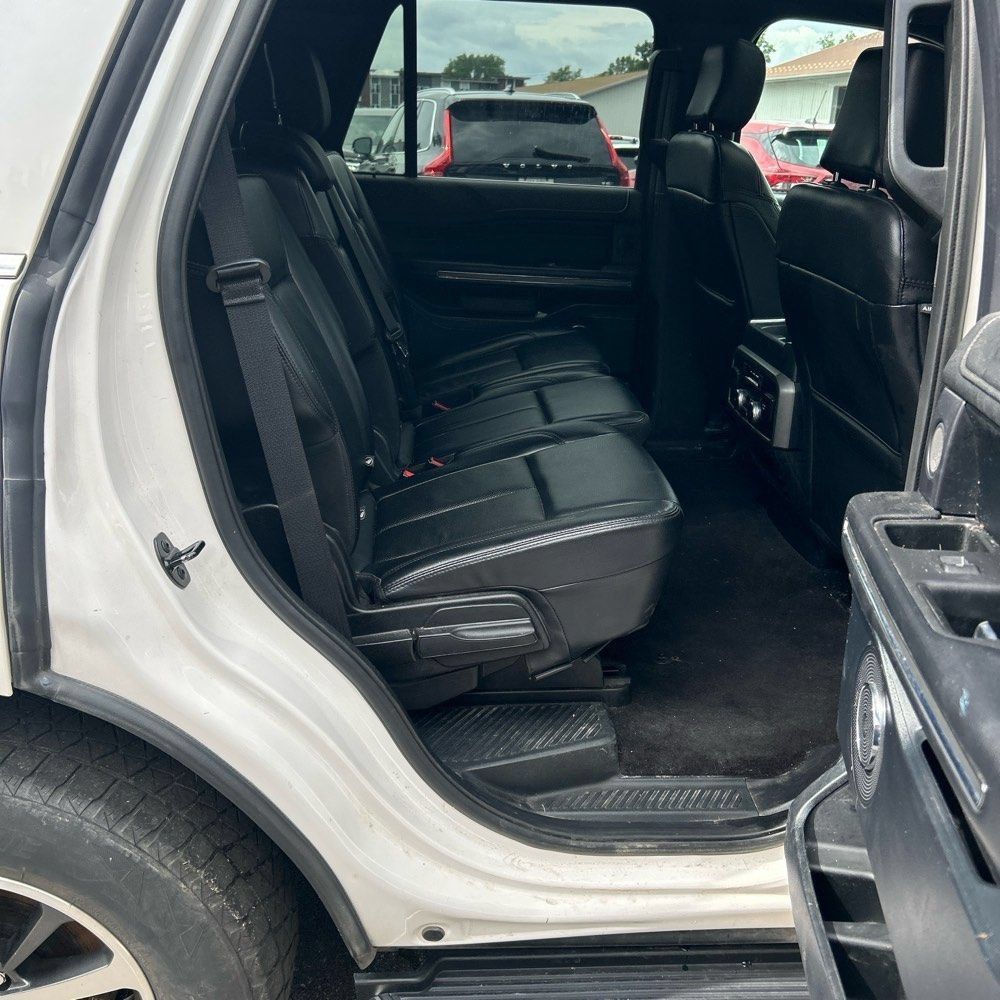 Used 2019 Ford Expedition XLT w/ Equipment Group 202A AWD/4WD image 14