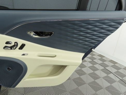Certified 2020 Bentley Flying Spur W12 image 27