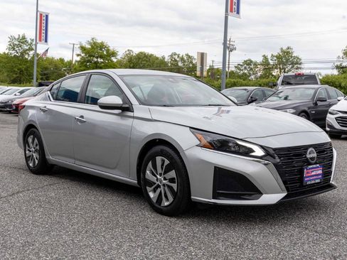 Used 2023 Nissan Altima 2.5 S FWD image 9