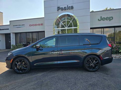 Used 2024 Chrysler Pacifica Touring-L w/ S Appearance Package FWD image 3