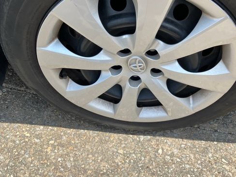Used 2025 Toyota Corolla LE FWD image 10