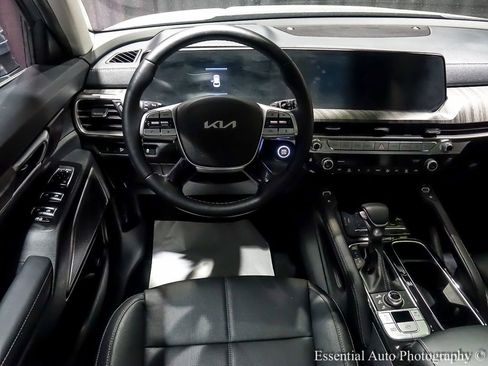 Used 2025 Kia Telluride EX w/ EX Captain's Chair Package AWD/4WD image 19