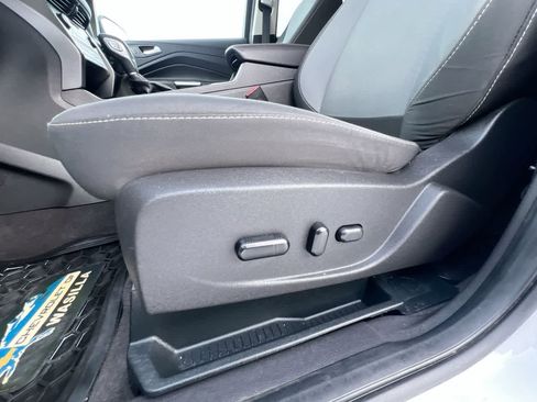 Used 2019 Ford Escape SE image 12