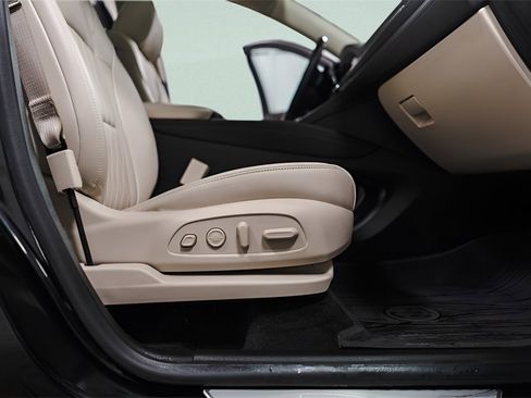 Used 2024 Buick Enclave Avenir image 38