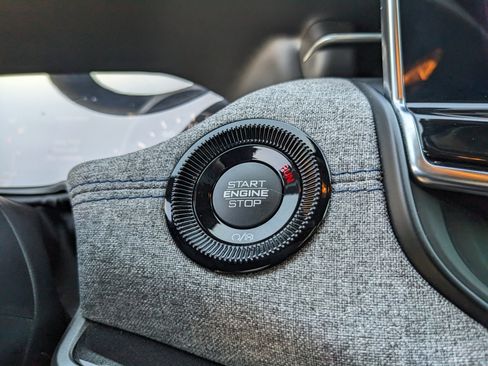 Used 2023 Jeep Compass Latitude image 29