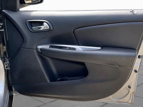 Used 2018 Dodge Journey SE FWD image 22