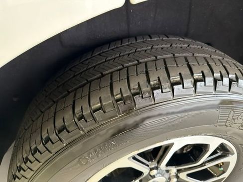 Used 2024 Ford Expedition XLT image 26