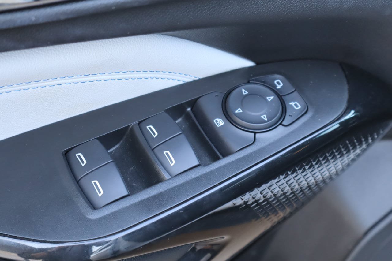 Used 2025 Chevrolet Trax LT w/ LT Convenience Package FWD image 19