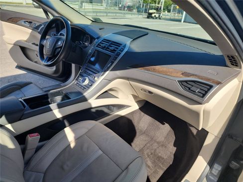 Used 2017 Lincoln MKZ Reserve image 23