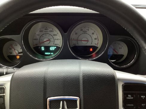 Used 2014 Dodge Challenger R/T image 21