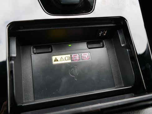 Used 2023 Subaru Solterra AWD image 33