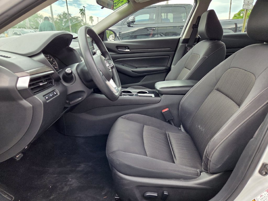 Used 2024 Nissan Altima 2.5 SV FWD image 12
