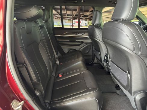 Used 2025 Jeep Grand Cherokee Limited w/ Trailer Tow Package AWD/4WD image 35