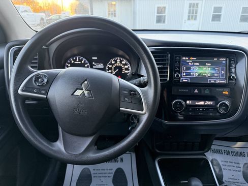 Used 2018 Mitsubishi Outlander ES AWD/4WD image 14