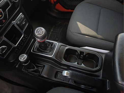 Used 2018 Jeep Wrangler Unlimited Sport AWD/4WD image 21