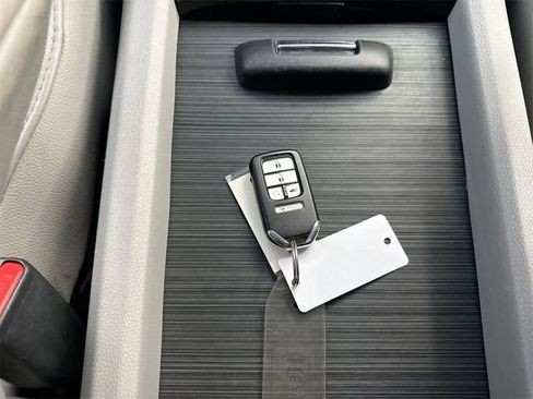 Certified 2017 Honda Pilot Touring image 38